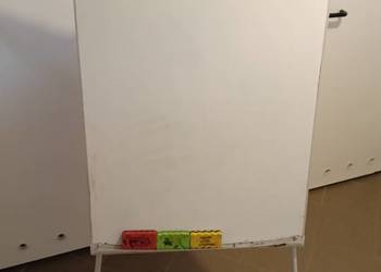Flipchart z powierzchnią tablicy suchościeralnej, używany