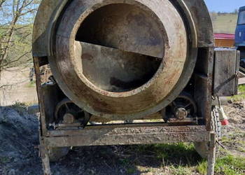 Duża betoniarka 500 z koszem Susz