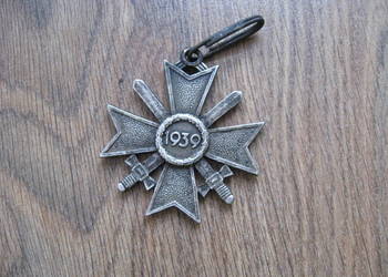 Niemiecka odznaka 2 wojna krzyż kvk z mieczami Niemiecka odznaka 2 wojna krzyż kvk z mieczami