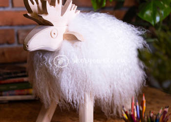 Krzesło, renifer dekoracyjny biały