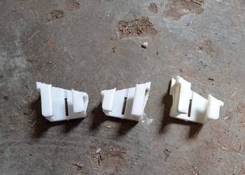 Mocowanie Uchwyt dyszy spryskiwacza reflektora Mazda 3 BL  BHB6518G4