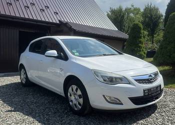 Opel Astra J 1.4 100 KM • 2010 rok • Benzyna • Bezwypadkowy