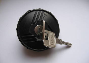 Korek wlewu paliwa baku Italy firmy FARMA  nowy auto  PRL