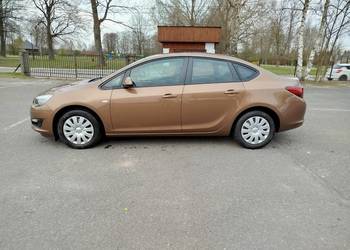 Opel Astra J 1.6, 116KM Sedan