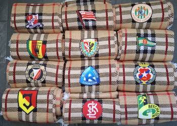 Kolekcja nowych szalików klubów piłkarskich