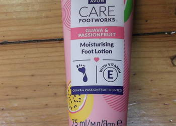 Nawilżający balsam do stóp Guawa i Marakuja Avon