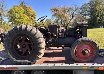 Bardzo stary ciągnik traktor Austin 15-25 100letni