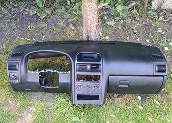 Opel Astra G deska rozdzielcza kokpit konsola.