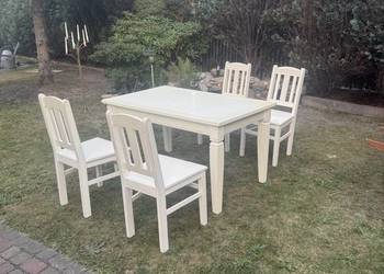 Stół kuchenny z krzesłami