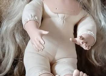 W POZNANIU KUP STARA LALE SYGNOWANA