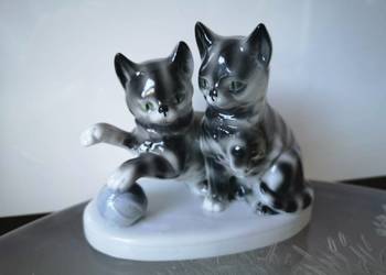 Figurka porcelanowa Bawiące się kotki