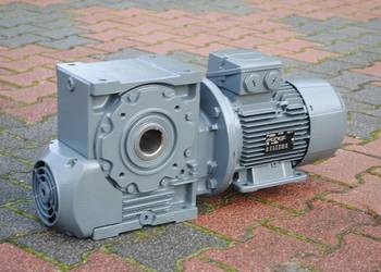 Motoreduktor kątowy 2.2kw. 18obr. / min..MR1V100U02A ROSSI MOTORIDUTTORI