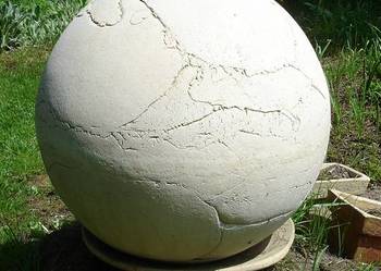Kula ceramiczna, mrozoodporna. Śr. 50 cm.
