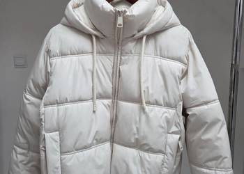 Krótka kurtka puchowa z kapturem ecru kremowa