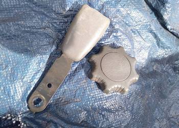 Mitsubishi Carisma 98r zatrzask zapięcie pasa przód