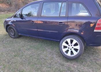 Opel Zafira  z gazem 7 osob