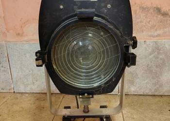 Lampy ,projektory teatr kino loft industrial