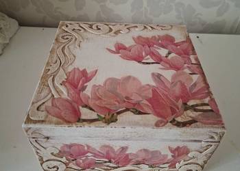 Szkatułka w magnolie.