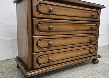 Stylowa komoda z szufladami