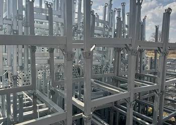 Kosz na podpory malowana paleta modułowa palety modułowe kosz na stemple