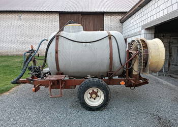 Opryskiwacz sadowniczy pilmet 2000l.