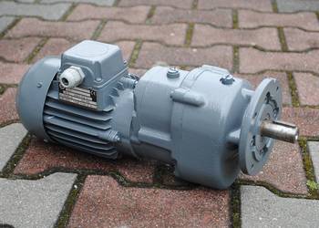 Motoreduktor kołnierzowy 0.18kw 9obr. /min..