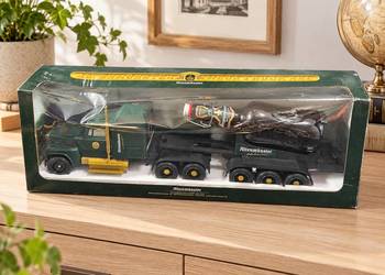 Niemiecka naczepa do przewozu piwa (butelka jest pusta)