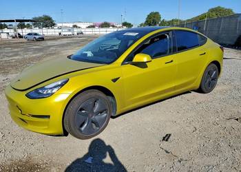 Tesla 3 RWD w transporcie z USA