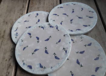Podstawki ceramiczne.