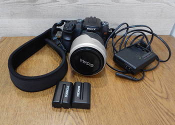 Aparat Sony DSLR-A100, torba, 2 x bateria, obiektyw Sigma 28-300 mm