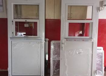 Drzwi aluminiowe z oknem podawczym pod wymiar do biura