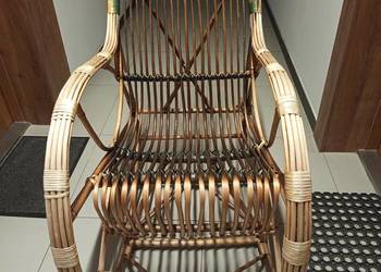 Wielki wiklinowy fotel bujany