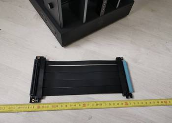 Przewód Riser PCIe 4.0 x16 20cm znanego producenta GameMAX