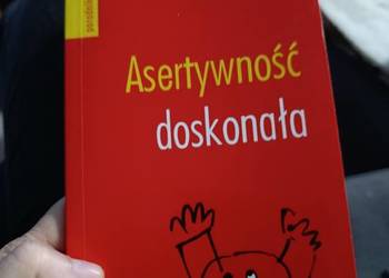 Asertywność doskonała" autorstwa Jana Fergusona. 