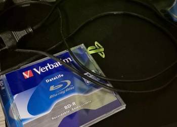 Konsola Ps4 pro 1tb z Goldhen + 3 pady + 9 gier