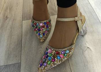 (43) Złote, bogato zdobione czółenka wieczorowe z odkrytą piętą, NOWE