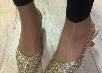 (40) Złote, bogato zdobione czółenka wieczorowe z odkrytą Pięta, Nowe