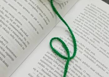 Motyl wykonany na szydełku, zakładka do książki