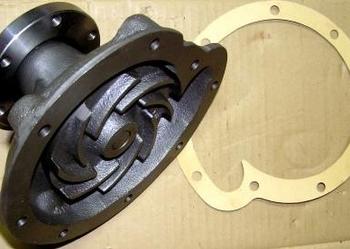 Pompa wody silnik IHC 6 cylindry  Case
