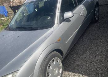 Ford Mondeo uszkodzony ładny
