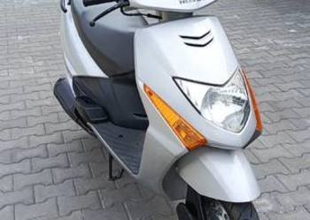 Honda Lead SCV 100.