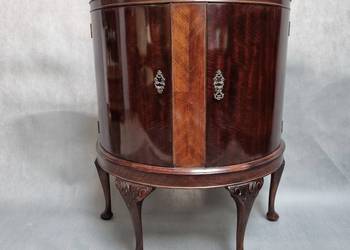 Szafka fornirowana mahoniem w stylu Chippendale (nr 9056)