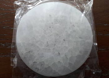 Podstawka z selenitu, okrągła - 8 cm