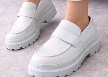 Wyprzedaż  Mokasyny damskie jasne na platformie r. 41 wkładka 26,5 cm nowe