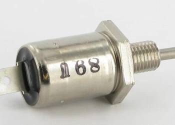 Przełącznik elektromagnetyczny dopływu paliwa 211882011