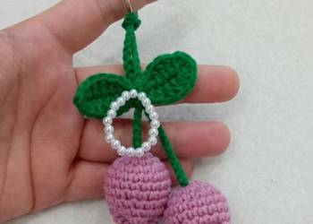 Tulipanki wykonane na szydełku brelok zawieszka