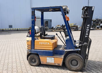 Syndyk sprzeda wózek widłowy Toyota 5FGL15