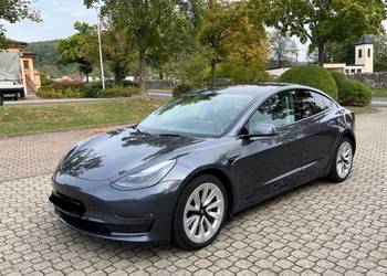 2022!!Tesla Model 3 Long Range!  R19 4/4!!