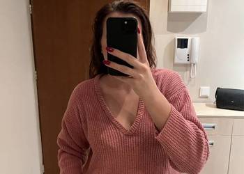 Różowy sweter oversize M