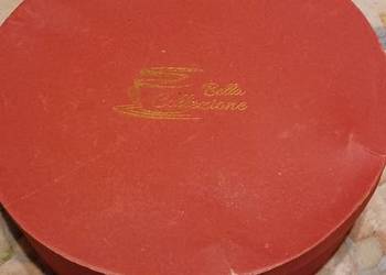 PORCELANOWE FILIŻANKI TALERZYKI NOWE SYGNOWANE W UZYWANYM KARTONIE